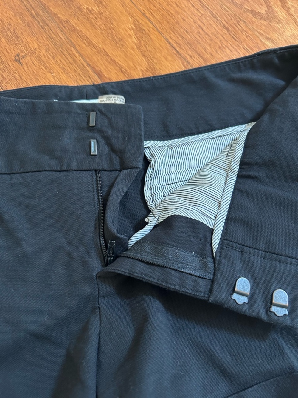 Alice + Olivia Cady Short in Black Size 6 - Picture 9 of 11